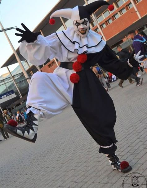 Clown Reference Photo, Clown Pose Reference, Clown Costume Men, Clown Poses, Clown Group, Clown Fit, Emo Clown, Killer Clown Costume, Clown Jumpsuit