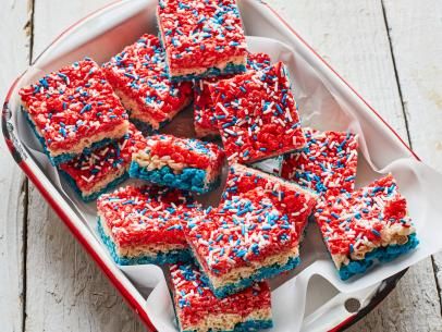 Rice Crispy Treats Recipe, Rice Treats, Patriotic Treats, Blue Rice, 4th Of July Food, Patriotic Food, Patriotic Desserts, July Desserts, 4th Of July Recipes