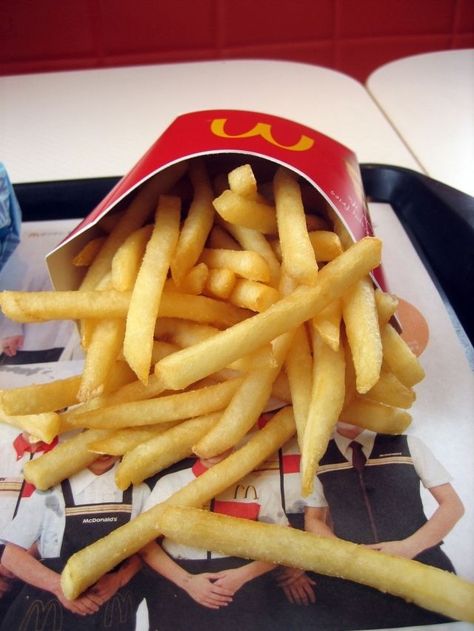 Mcdonald's French fries<3 Mcdonald French Fries, Mcdonalds Fries, God Mat, Food Goals, French Fries, Food Cravings, I Love Food, Junk Food, Ketchup