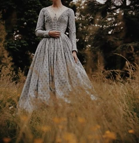 1800 Clothing Women, Vintage Aesthetic 1800s, Meg Core Aesthetic, Veronica Speedwell Book, Late Victorian Aesthetic, 1840s Aesthetic, 1830s Aesthetic, 1800s Fashion Aesthetic, Victorian Era Aesthetic Dark