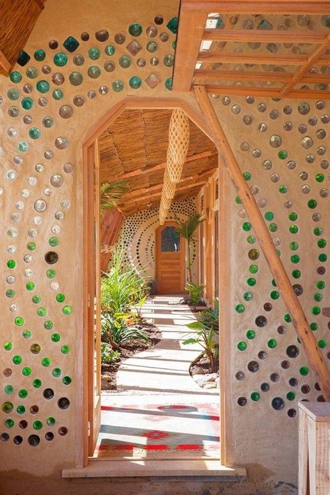 Maison Earthship, Earth Dome, Cottage Architecture, Earth Ship, Casa Hobbit, Earth Bag Homes, Earthship Home, Mud House, Eco Architecture