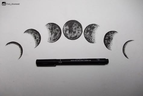 fases da Lua. Moon Phases Drawing, Moon Cycle Tattoo, Moon Phases Tattoo, Tattoos Inspo, Band Tattoos, Kunst Tattoos, Latest Tattoos, Sternum Tattoo, Phases Of The Moon