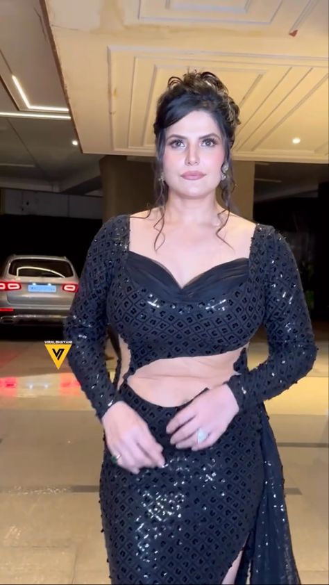 Zarin Khan, Zareen Khan, Zarine Khan, Bridal Sarees South Indian, Hot Poses, Bollywood Girls, Beautiful Smile Women, Bridal Saree, Bollywood Fashion