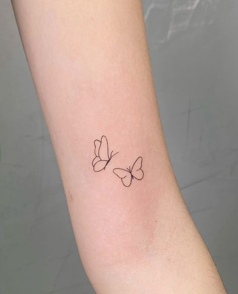 Basic Tattoos, Small Pretty Tattoos, Petite Tattoos, Small Butterfly, Stylist Tattoos, Small Hand Tattoos, Classy Tattoos, Discreet Tattoos, Girly Tattoos