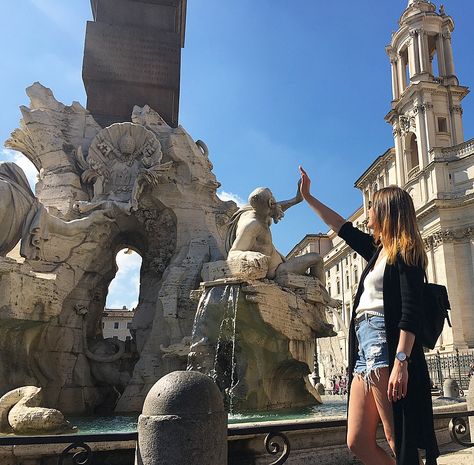 Piazza Navona Photo Ideas, Rome Aesthetic Girl, Rome Photo Ideas, Rome Photoshoot, Rome Girl, Rome Pictures, Rome Photography, Italy Vibes, Rome Itinerary