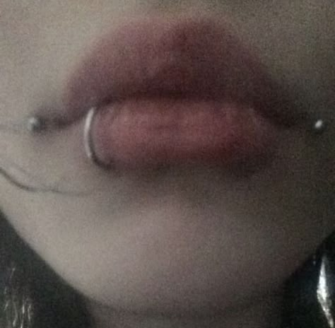 Body Mods Aesthetic, Nose Piercing Grunge, Nose Piercing Cute, Lips Piercing, Dimple Piercing, Piercings Lip, Piercing Tongue, Piercing Lip, Mouth Piercings