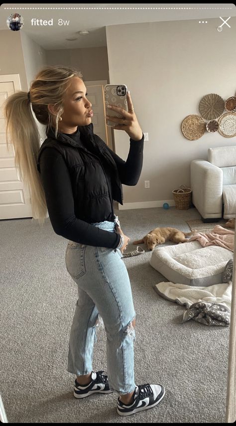 Black With Navy Blue Outfit, Semi Casual Winter Outfits For Women, Black Tshirt Jeans Outfit, Top Golf Winter Outfit, Outfit Ideas For School Black Jeans, Winter Outfit With Black Skirt, Sherpa Shirt Jacket Outfit, Grocery Shopping Aesthetic Outfit, Black Jeans Green Shirt Outfit