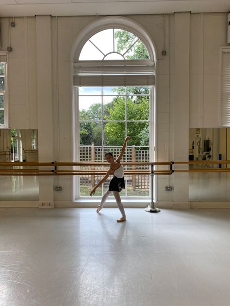 Ballet Room In House, Ballet Room Aesthetic, Ballet Room Ideas Bedrooms, Ballet Studio Aesthetic, Ballet Room, Ballerina Aesthetic, White Lodge, Royal Ballet School, Ballet Aesthetic