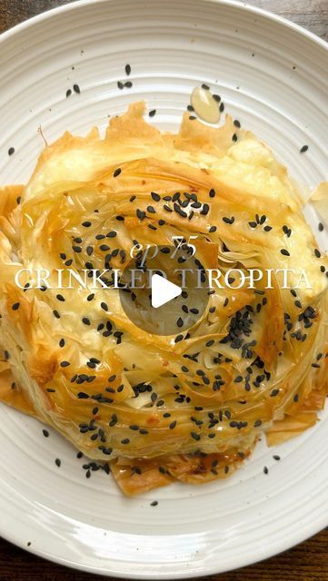 Armenian Breakfast Recipes, Tiropita Recipe, Filo Pastry Recipes, Filo Dough, Phyllo Dough Recipes, Phyllo Recipes, Pasta Fillo, Filo Pastry, Black Sesame Seeds