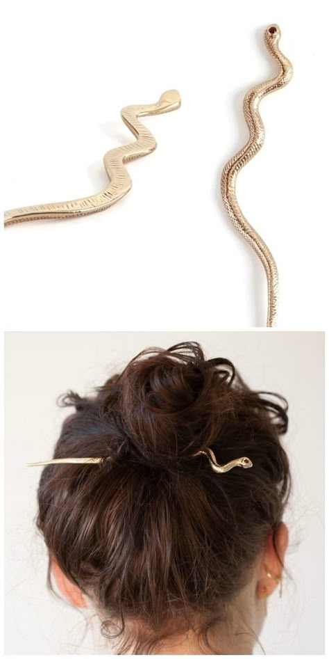 Necesito uno de esos Snake Hairpin, Spiderbite Piercings, Snake Hair, Skirt Diy, Snake Jewelry, Penteado Cabelo Curto, Twist Headband, A Snake, Gold Snake