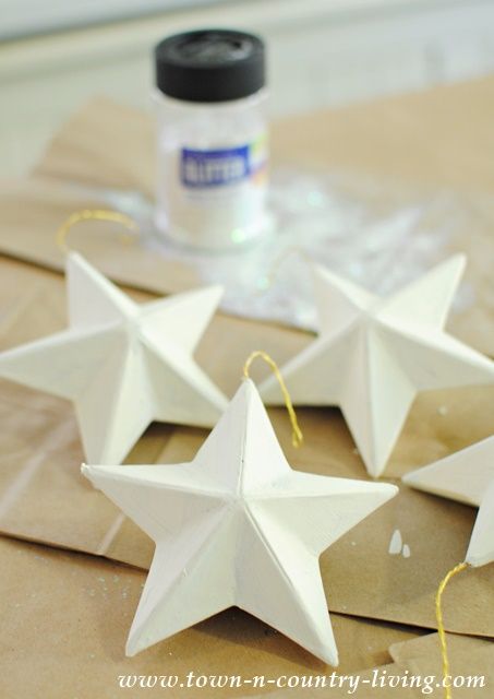 DIY Paper Mache Stars Paper Mache Stars, Paper Mache Star, Paper Mache Ornaments Diy, Paper Mache Christmas Ornaments, Paper Mache Pinata, Paper Mache Ornaments, Christmas Star Ornaments, Paper Ornaments Diy, Diy Paper Mache