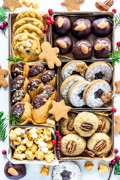 Vegan Christmas Treats, Pies And Tacos, Best Vegan Cookies, Vegan Christmas Desserts, Vegan Xmas, Vegan Christmas Cookies, Vegan Pecan, Christmas Cookie Box, Vegan Gingerbread