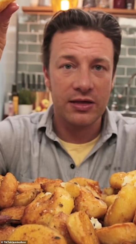 Jamie Oliver’s Roasted Potatoes, Jamie Oliver Smashed Potatoes, Jamie Oliver Thanksgiving Recipes, Jamie Oliver Roasted Potatoes, Jamie Oliver Comfort Food Recipes, Chef Jamie Oliver Recipes, Jaime Oliver Recipes, Jamie Oliver 5 Ingredients Recipes, Jamie Oliver Roast Potatoes