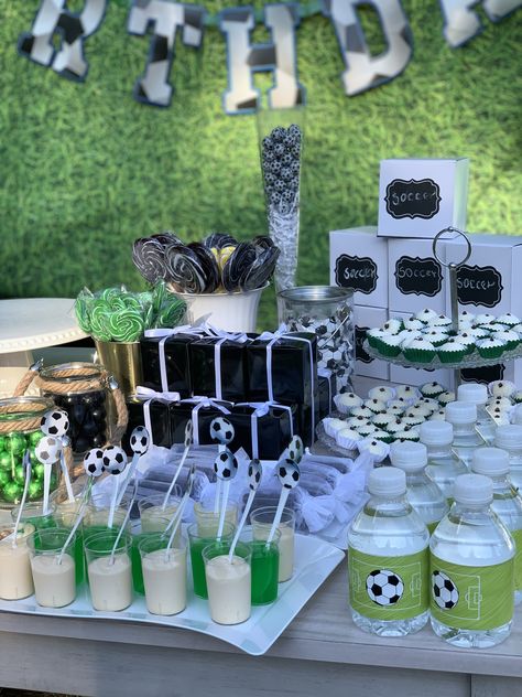 Boys Soccer Birthday Party, Soccer Party Food, Soccer Theme Party, Soccer Themed Birthday Party, Ronaldo Birthday, Twin Birthday Themes, Messi Birthday, Soccer Theme Parties, Soccer Decor