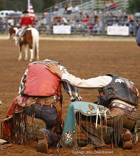 rodeo prayer  Always a good idea when you enter the arena....... Cowboy Prayer, Rodeo Quotes, Foto Cowgirl, Cowboy Photography, Bronc Riding, Rodeo Time, Country Backgrounds, Rodeo Cowboys, Inspirational Horse Quotes