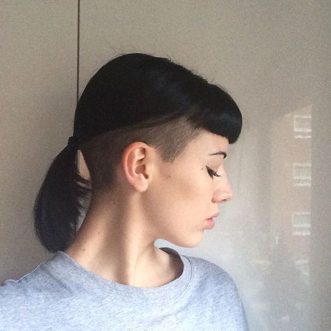 Sharp yet sleek hair..... #profile #roughenedrosebud #ponytail #shavedhead #undercut #shortfringe #bettiebangs #sharp #workdo #chic #sleek Undercut Ponytail, Ponytail Haircut, Bangs Ponytail, Edgy Hair, Penteado Cabelo Curto, Curly Bob Hairstyles, Short Pixie Haircuts, Undercut Hairstyles, Sleek Hairstyles