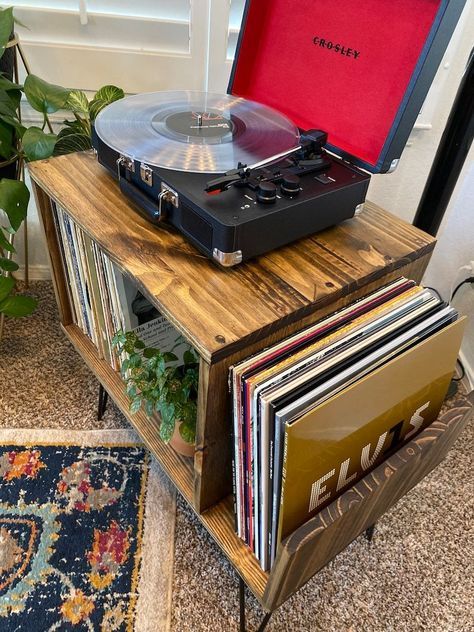 Small Record Table, Midcentury Modern Apartment Bedroom, Table For Record Player, Record Player Table Decor, Ikea Record Player Stand, Wooden Record Player Stand, Turn Table Set Up, Mid Century Modern Apartment Decor, Turn Table Setup