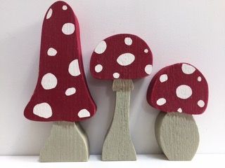 Scroll Saw Mushroom, Fence Board Crafts, Wooden Pallet Crafts, Wooden Toys Diy, Christmas Diy Wood, Primitive Wood Crafts, Stencil Wood, Wood Slice Crafts, Air Dry Clay Projects