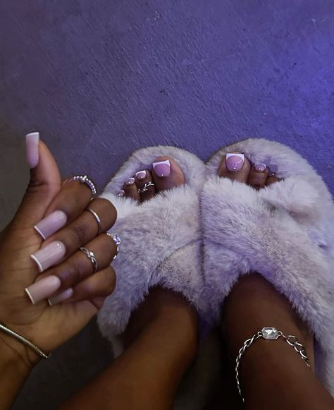 Pedicure Ideas French Tip Toes, Pedicure French Tip, French Tip Toenails, Classy Nails French, Matching Nail And Toe Sets, Pedicure French, Nails Black French Tip, Baddies Nails, French Tip Pedicure