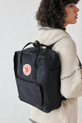 Sac A Dos Aesthetic, Fjallraven Kanken Backpack Outfit, Black Kanken Backpack, Fjallraven Kanken Black, Mochila Fjallraven Kanken, Kanken Classic, Fjallraven Women, Backpack Fjallraven, Fjällräven Kånken