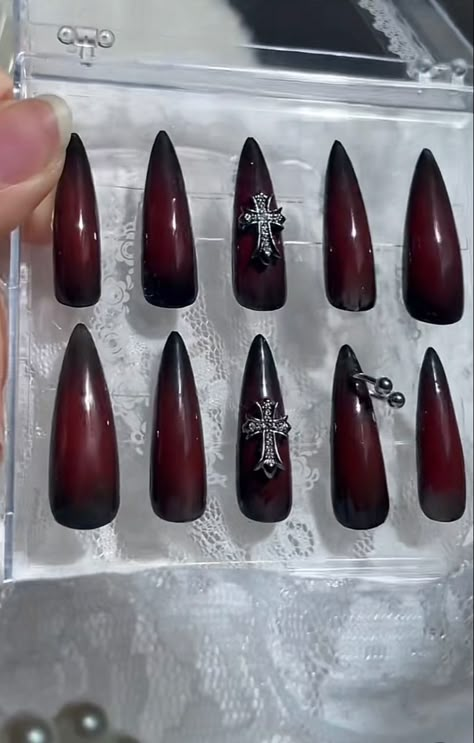 Vamp Nails Acrylic, Red Vampy Nails, 90s Whimsigoth Nails, Black Red Aura Nails, Trad Goth Nails, Visual Kei Nails, Nail Inspo Red And Black, Black And Red Aura Nails, Mugler Nails