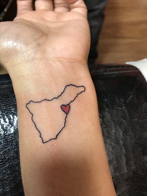 Island Outline Tattoo, Tenerife Tattoo Ideas, Tenerife Tattoo, Beachy Tattoos, Underground Tattoo, Different Styles Of Tattoos, 2023 Tattoo, Pisces Tattoo Designs, Island Tattoo