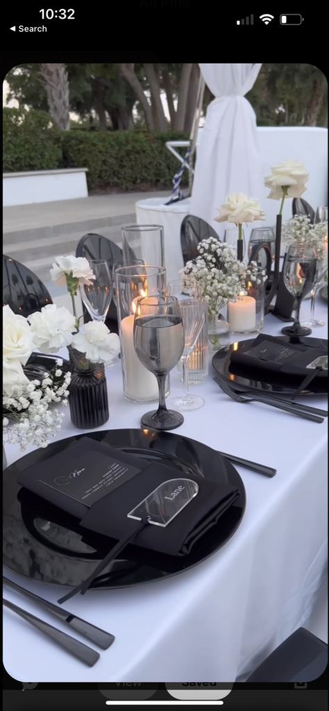 Wedding Black Decorations Classy, Black Apothecary Jars, Modern Black And White Wedding Decor Table, Black And White Elegant Party Decor, Black White And Silver Table Decorations, All Black Wedding Black People, Black And Grey Wedding Decorations, Statue Wedding Decor, Bridal Ideas Wedding