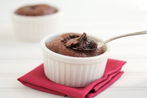 Nigella chocolate pudding - Kirbie's Cravings Negative Calorie Foods, Chocolate Pudding Desserts, Self Saucing Pudding, Omaha Steaks, Chocolate Zucchini Cake, Chocolate Souffle, Molten Chocolate, Cake Vegan, Chocolate Fudge Cake