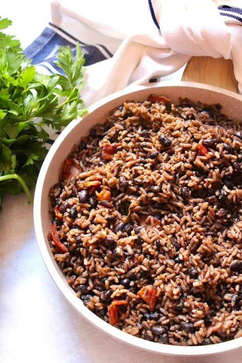 Cuban Congri, Cuban Beans And Rice, Cuban Rice Recipe, Cuban Rice And Beans Recipe, Cuban Food Authentic, Colombian Rice And Beans, Congri Recipe Cuban Rice, Cuban Imperial Rice Recipe, Cuban Food