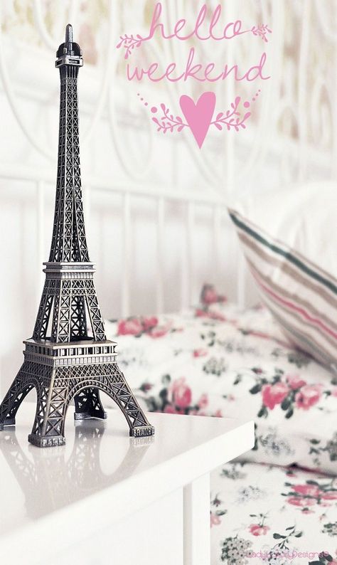 Torre Eiffel Paris, Digital Graphics Art, Eiffel Tower Art, Lady Luxury, Fairy Lights Bedroom, Paris Wallpaper, Paris Girl, Beautiful Paris, Planets Wallpaper