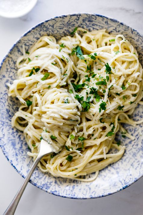 Easy Creamy Parmesan Lemon Pasta - Simply Delicious Basil Parmesan Pasta, Sour Cream Pasta Sauce, Cream Pasta Sauce, Sour Cream Pasta, Parmesan Pasta Sauce, Lemon Parmesan Pasta, Lemon Pasta Recipes, Italian Sausage Pasta, Tomato Basil Pasta