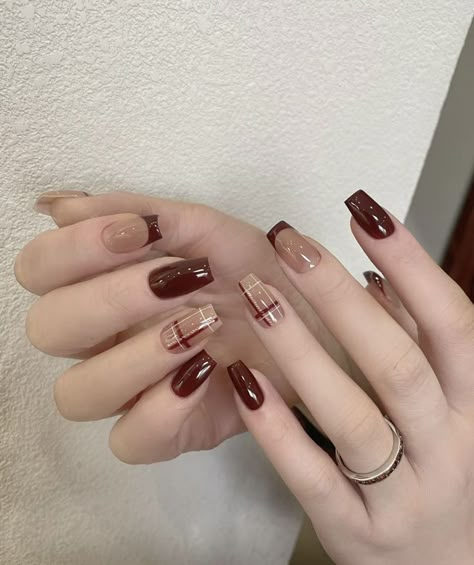 Nail Art Maroon Elegant, Nail Art Maroon Simple, Soft Gel Nail Extensions Designs, Soft Gel Nails Design, Nailart Simple Elegant, Nail Art Maroon, Cafe Nails, Nail Art Motif, Chesse Cake