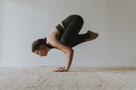 Crow Pose Aesthetic, Crow Pose Yoga, Yoga Crow Pose, Pose Challenge, 2024 Energy, Crow Pose, Yoga Aesthetic, Tai Chi Chuan, Yoga Posen