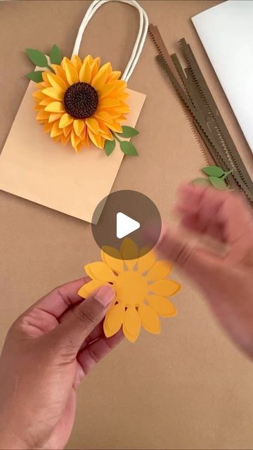 Paper Sunflower Diy, Paper Sunflower Template, Sunflower Projects, Origami Sunflower, Sunflower Sunrise, Sunflower Paper Craft, Sunflower Template, Diy Sunflower, Sunflower Crafts