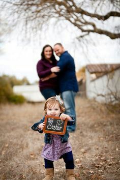 Second Maternity Photography, Maternity Photography Second Child, Second Baby Maternity Photos, Photography Family Ideas, Baby Announcement With Kids, Second Child Announcement, Second Baby Announcements, Family Maternity Pictures, Maternity Photography Family