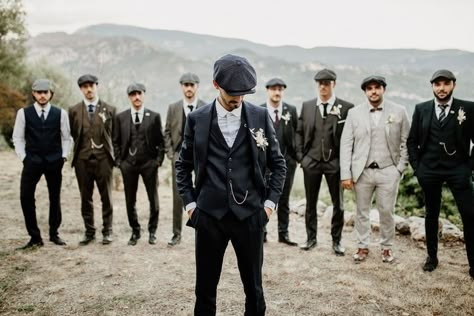 Peaky Blinders Groomsmen Attire, Peaky Blinders Groom, Peaky Blinders Suits Wedding, Pesky Blinders Wedding, Vintage Groomsmen Attire, Grooms Photos, Vintage Groomsmen, Gangster Wedding, Peaky Blinders Theme