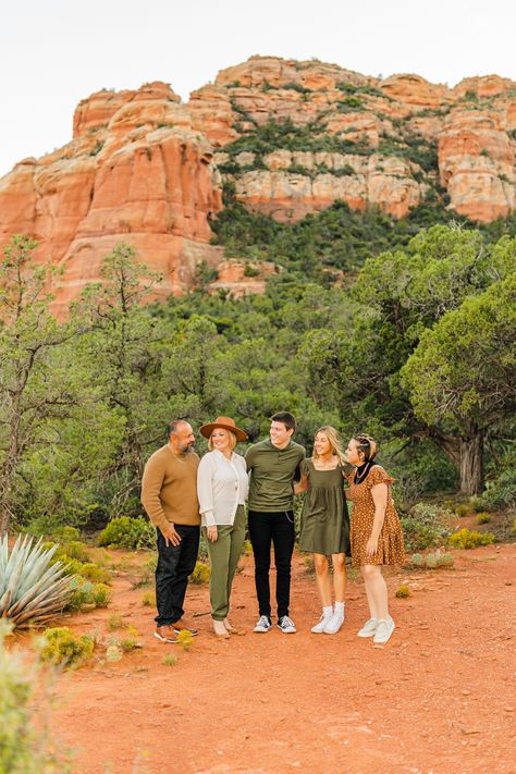 Shinholser Family: Sedona Arizona Family Photographer. Neutral tones and down colored outfits are the perfect pair with the gorgeous Sedona red rocks. For more styling tips for your photo session check out the blog! #saatyphotography #sedona #sedonafamily #arizonafamily #familyphotographer #sedonaphotographer #sedonastyle #explorearizona #northernarizona #familyportraits Family Photo Colors, Courthouse Wedding Photos, Rock Family, Rock Photography, Arizona Photographer, Family Picture Outfits, Family Portrait Photography, Red Rocks, Sedona Arizona