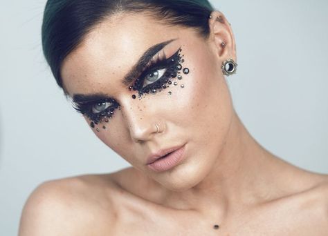 Todays look | Rhinestones Makeup Ideas With Rhinestones, Statement Makeup, Cheap Makeup Brushes, Rhinestone Makeup, High Fashion Makeup, Special Makeup, Linda Hallberg, Magical Makeup, Brushes Makeup