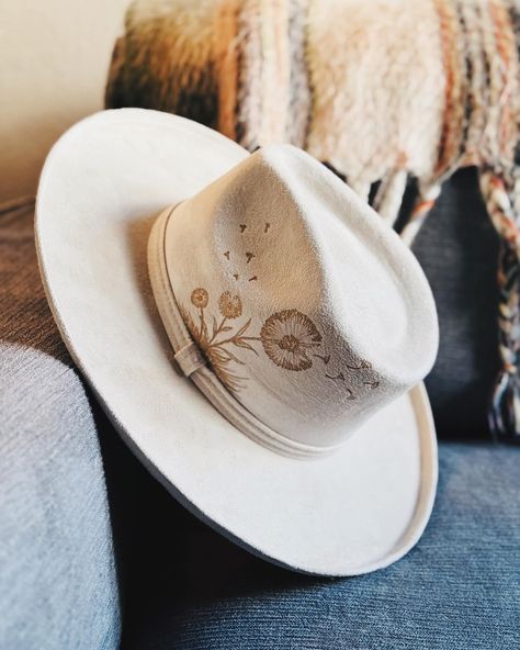 ——— W I S H I N’ A W A Y ——— Meet the newest hat to join the lineup! This dreamy ivory faux suede rancher features a delicate hand-burned dandelion design on the crown, capturing the magic of wishes in the wind. Complete with a pencil rolled brim and a custom decorative band, it’s the perfect piece to carry a bit of whimsy with you. ——— #WishinAway #HatDrop #FauxSuedeStyle #HandcraftedHats #DandelionDreams #FestivalFashion #HalAtTheMoon #UniqueAccessories #MakeAWish Pencil Roll, Dandelion Designs, Painted Hats, A Pencil, Make A Wish, The Crown, Festival Fashion, The Wind, Faux Suede