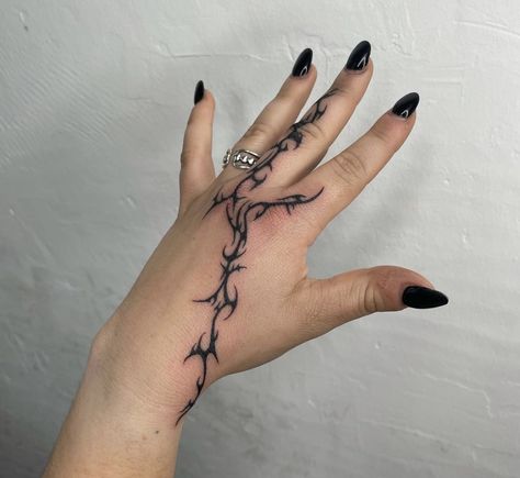 Finger To Hand Tattoo, Inside Of Finger Tattoo, Dark Finger Tattoos, Edgy Hand Tattoos, Women Forearm Tattoo Ideas, Gen Z Tattoo, Side Hand Tattoo, Boyfriend Tattoos, Bite Mark Tattoo