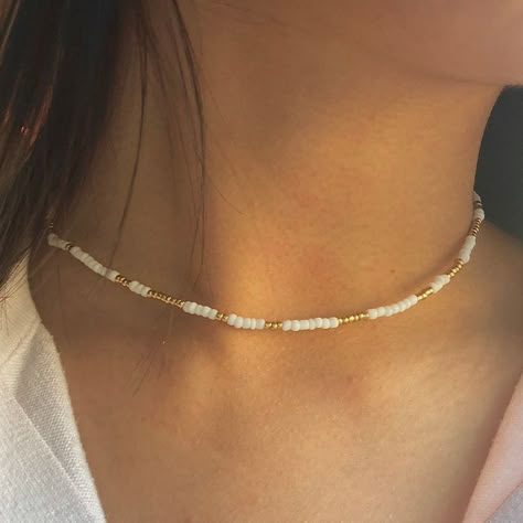 Small Beaded Necklace Designs, White Summer Necklace, Beaded Necklace Layered With Gold, Gold And White Necklace, White Necklace Beads, Simple Bead Necklace Ideas, White And Gold Beaded Necklace, Small Beaded Necklaces, Layered Seed Bead Necklace