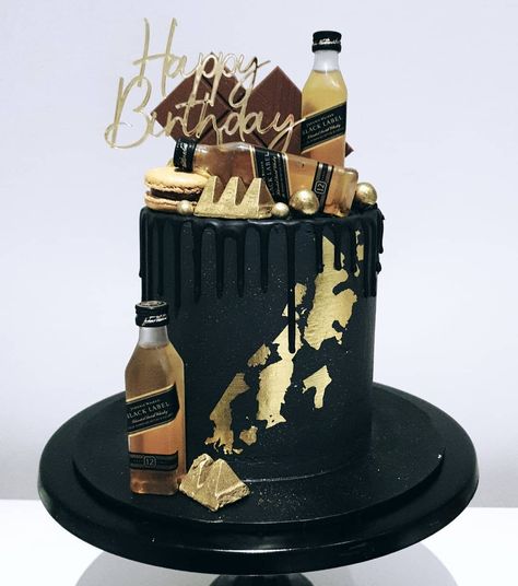 Black And Gold Cake For Men, 21st Birthday Cake For Guys, 40th Birthday Cakes For Men, Gold Cakes, Over The Hill Cakes, Liquor Cake, Black And Gold Cake, 30th Birthday Cake Topper, Birthday Cake For Husband