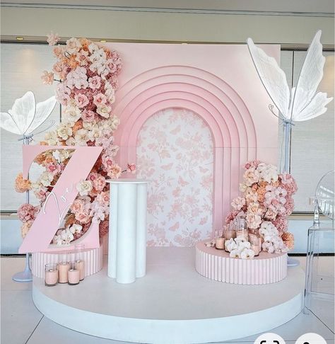 Creative Wedding Decorations, Luxury Backdrop Design, 18th Bday Decoration Ideas, Balloon Birthday Themes, House Australia, Disneyland Birthday, Curved Wall, Minimalist Wedding Decor, Baby Shower Theme Decorations