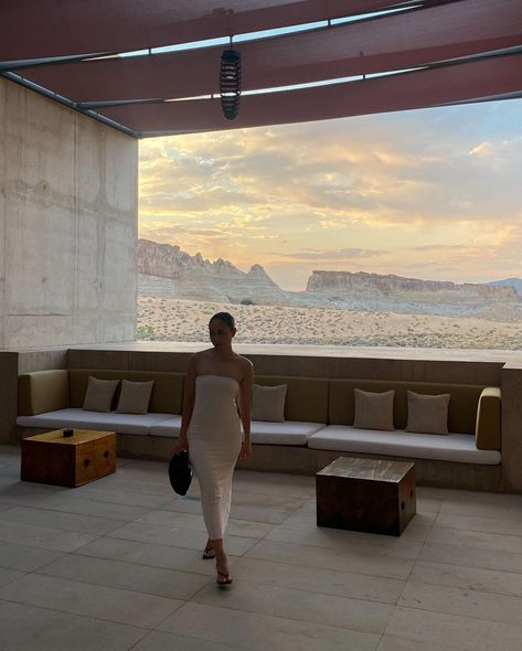 Amangiri Utah, Clean Architecture, Resort Ideas, Utah Desert, Stone Floors, Concrete Walls, Lake Powell, Unique Beach, American Southwest