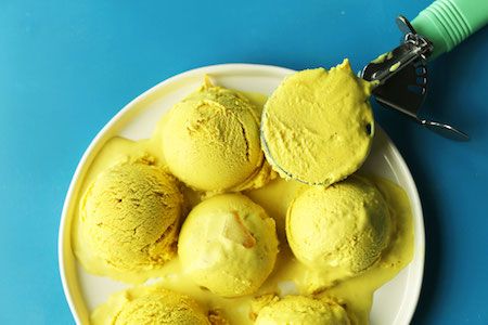 turmeric-recipes-3 Summer Dessert Ideas, Lemon Sorbet Recipe, Sherbet Recipes, Dreamy Desserts, Inflammatory Recipes, Turmeric Recipes, Roasted Strawberries, Hazelnut Coffee, Milk Ice Cream