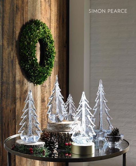 Make an entrance with our Vermont Evergreens. Welcome guests with a dash of holiday spirit the moment they walk through your door. #SimonPearce #Vermont #Evergreens #HolidayDecor Chill Drinks, Simon Pearce, Decanter Decor, Making Glass, Printed Napkins, Centerpiece Bowl, Bulb Flowers, Dec 7, Beeswax Candles