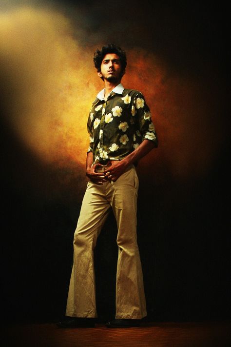 Retro Look Men Outfit Bollywood, Indian 80s Aesthetic, 70s Indian Fashion, Retro Fashion 70s Indian, Y2k Bollywood, Retro 70s Fashion, India Fashion Men, 70s Fashion Men, Retro Fashion Mens