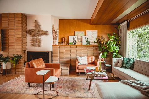 Inside Kitchy Kitchen's Bright and Colorful Mid-Century Home in California Kitchy Kitchens, Tan Sofa, 70s House, 70s Interior, Mid Century Interior, 1950s House, 70s Home, Midcentury Home, 70s Home Decor