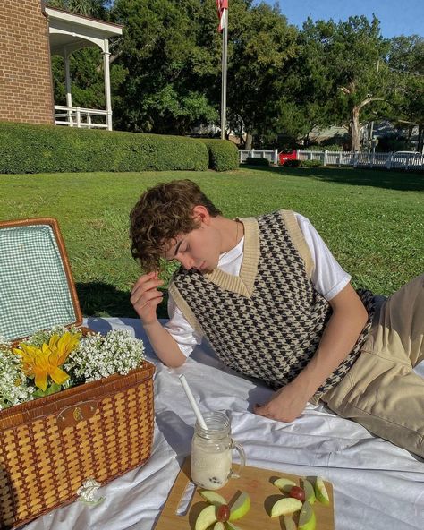 Picnic Fits Men, Picnic Outfit Ideas Men, Mens Picnic Outfit, Picnic Outfits Men, Date Outfit Guys, Picnic Aesthetic Outfit Men, Cottagecore Guy, Picnic Date Outfit, Picnic Date Outfits