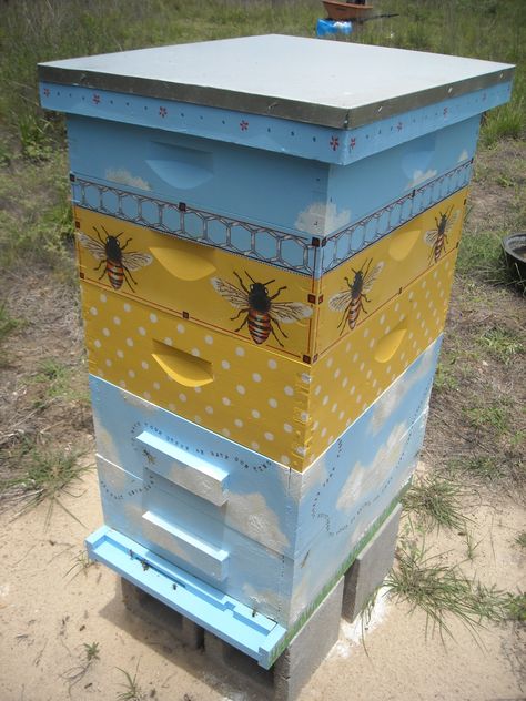 bees like to live in cool houses too! Painted Beehives Ideas, Painting Bee Hives, Bee Hives, Bee Hive Building, Bee Hive Painting Ideas, Beehive Painting Ideas, Painted Beehives, Painted Bee Boxes, Beehives Painted Boxes